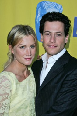 Alice evans ve Ioan grufford 11 yıllık bafta la çay partisi, park hyatt hotel, los angeles, ca, 01-15-05