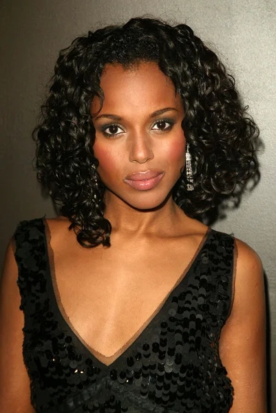 Kerry washington v gq slaví 2004s muže roku v lucques a před restaurací, los angeles, ca. 12-02-04 — Stock fotografie