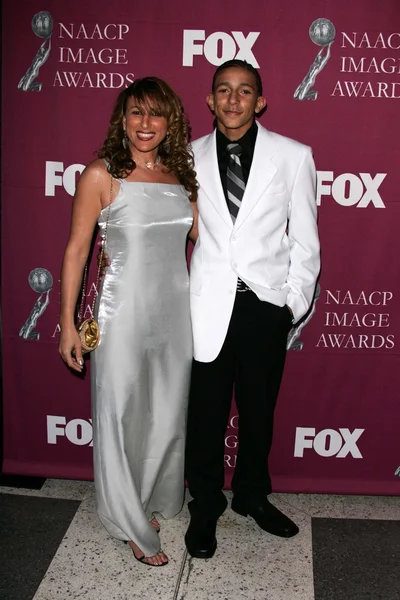 Khleo Thomas and mom — Stok fotoğraf