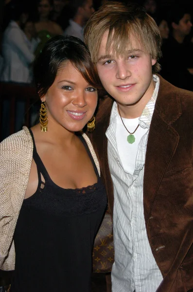 Shawn Pyfrom con chica — Foto de Stock