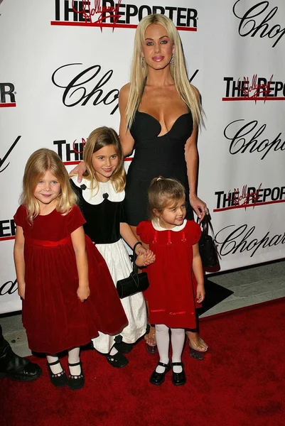 Shauna Sand and daughters — Stock Photo, Image