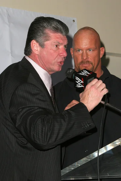 Vince mcmahon en stone cold steve austin — Stockfoto