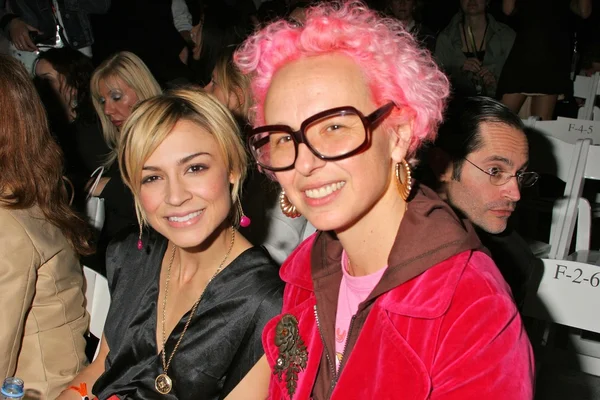 Samaire Armstrong y Nony Tochterman —  Fotos de Stock