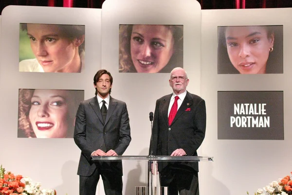 Adrien brody och frank pierson, academy ordförande på nomineringarna meddelade för den 77: e årliga academy awards, academy of motion picture arts och vetenskaper, beverly hills, ca 01-25-05 — Stockfoto