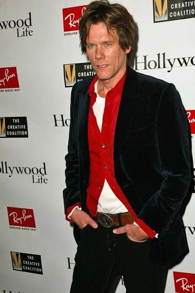 Le Ray-Ban Visionary Award 2005 rend hommage à Kevin Bacon — Photo