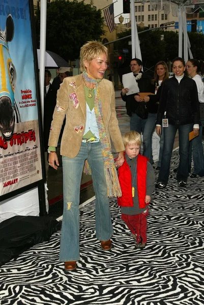 Sharon Stone e filho Roan — Fotografia de Stock