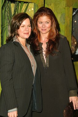 Marcia Eşcinsel sertleşmesine ve debra messing