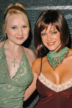 alana köri ve barbara moore, julie mcculloughs 40 doğum günü partisi, yi mutfağı, west hollywood, ca 01-30-05