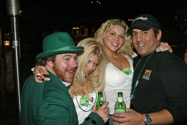 Evrensel citywalk St patrick's günü pub tarama