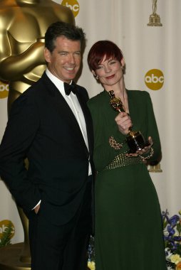 Pierce brosnan ve sandy powell