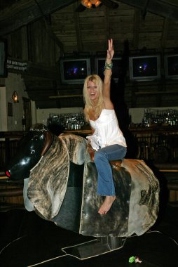 Evrensel citywalk St patrick's günü pub tarama