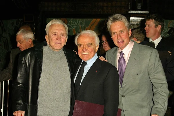 Jack Valenti Hand och fotavtryck ceremoni på Grauman's kinesiska — Stockfoto