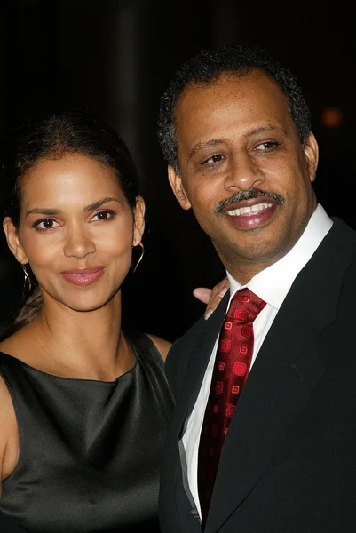 Halle berry i ruben santiago-hudson — Zdjęcie stockowe