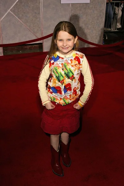 Abigail Breslin at the premiere of Walt Disneys The Pacifie at the El Capitan Theater, Hollywood, CA 03-01-05 — Stock Photo, Image