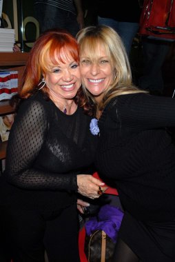 yavru kedi natividad ve debi diamond