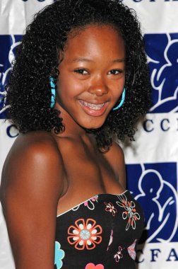 6 yıllık ninni ve lüks öğle yemeği ve moda göstermek