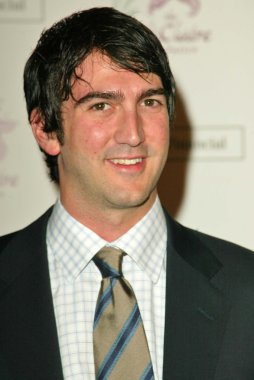 Josh Schwartz, Lili Claire Vakıflar