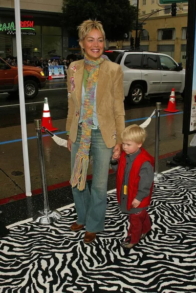 Sharon stone ve oğlu roan — Stok fotoğraf