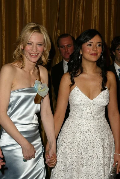 Cate blanchett i catalina sandino moreno — Zdjęcie stockowe