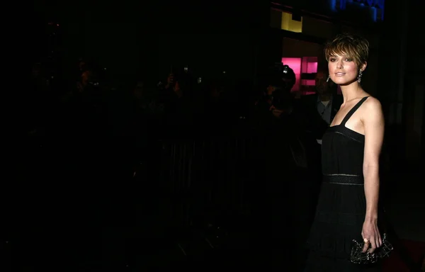 凯拉 · 奈特利在夹克洛杉矶角度首映、 太平洋邪魔戏院、 好莱坞、 ca 05/2/28 — 图库照片