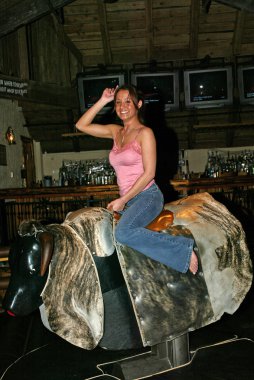 Evrensel citywalk St patrick's günü pub tarama