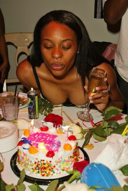 kena Zakia'nın doğum günü ve web sitesi denize indirmek eğlenti