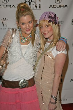 Shelly bruckner ve ashley tisdale
