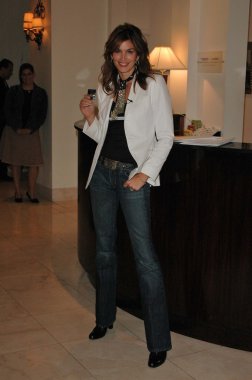 Cindy Crawford Promotes The Visa Signature Card