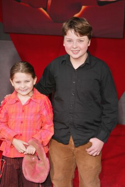 Abigail breslin ve spencer breslin galasında inanılmaz aile, el capitan, hollywood, ca 10-24-04 için