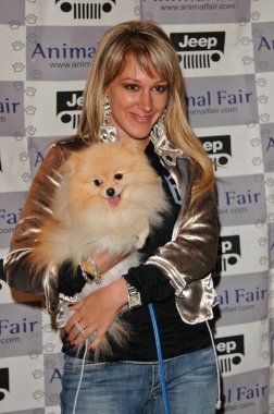 Jeep yaygaracı saat ve Febreze evde beslenen hayvan moda defilesi