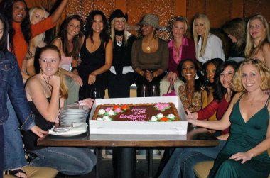 Julie mccullough'ın 40 doğum günü partisi