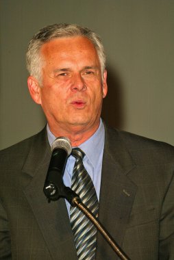 Jack Valenti el ve ayak izleri töreninde Grauman's Çince