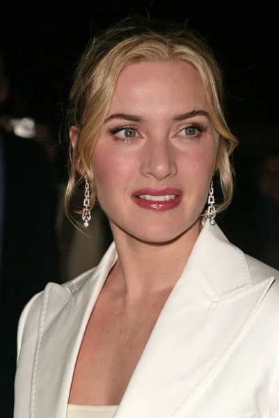 Kate Winslet gets the Sapphire Inspired Award for Outstanding Performance of the Year, Santa Barbara Film Festival, Lobero Theater, Santa Barbara, CA, 02-01-05 — стоковое фото