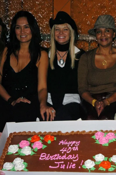 40 岁的朱莉 · 麦卡洛的生日聚会 — 图库照片