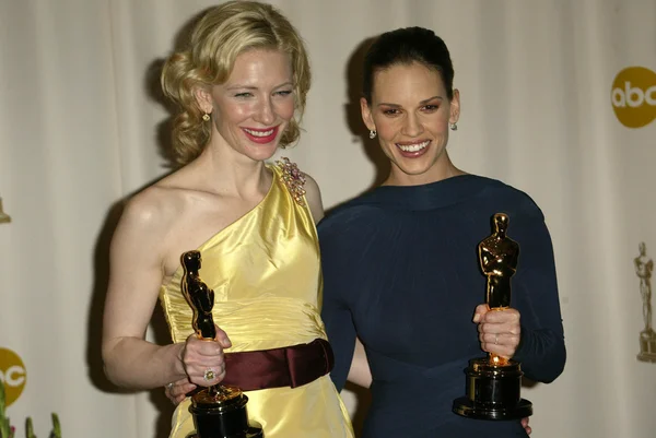 Cate Blanchett and Hilary Swank — Stock Photo, Image