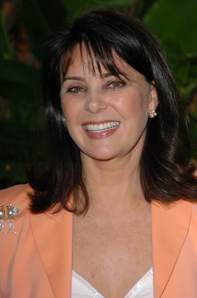 Kathrine Baumann at the CCF Tsunami Relief Ladies Luncheon, The Four Seasons Hotel, Beverly Hills, Ca 03-22-05 — Stock Photo, Image