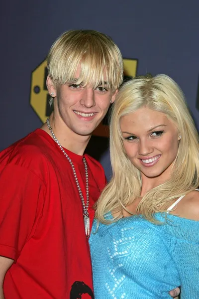 Aaron Carter y Monique en el lanzamiento de Elton John Dream Ticket, Caesars Palace, Las Vegas, NV 10-24-04 —  Fotos de Stock