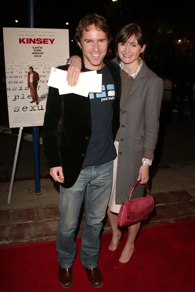 Alessandro Nivola and Emily Mortimer at the Los Angeles Premiere of Kinsey, Mann Village Theater, Westwood, CA 11-08-04 — Stock Photo, Image