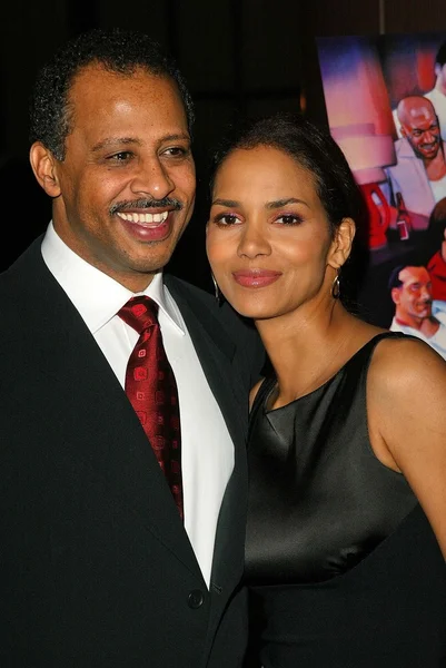 Halle berry a ruben santiago-hudson — Stock fotografie