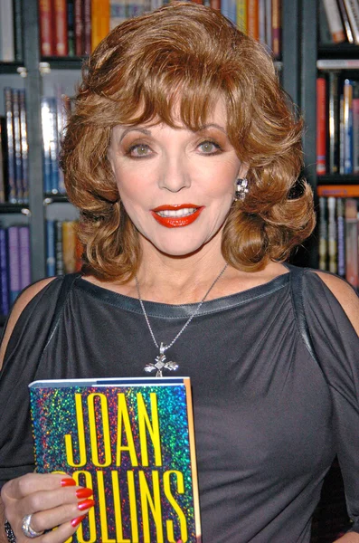 Joan collins bokhandel utseende på booksoup — Stockfoto