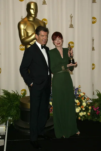 Pierce Brosnan and Sandy Powell — Stock Photo, Image