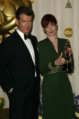 Pierce brosnan ve sandy powell