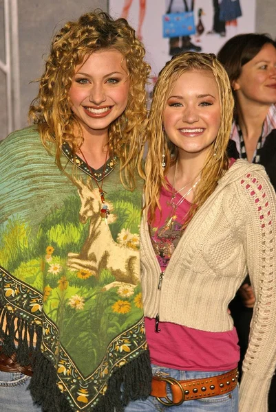 Alyson Michalka og Amanda Michalka – stockfoto