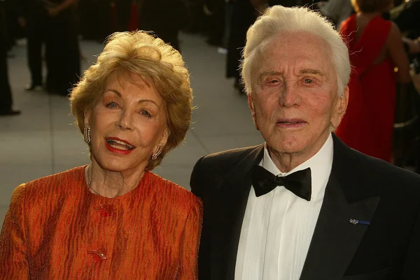 Kirk douglas a anne buydens — Stock fotografie