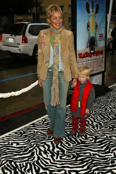 Sharon Stone y su hijo Roan —  Fotos de Stock