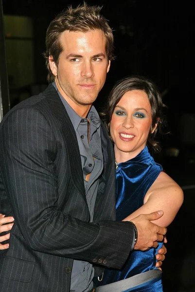 Ryan Rynolds y Alanis Morissette — Foto de Stock