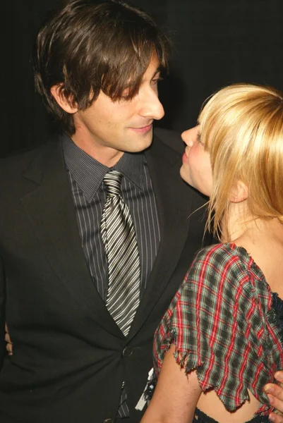 Adrien brody en datum op de 2005 palm springs international filmfestival awards, het conferentiecentrum palm springs, palm springs, ca 01-08-05 — Stockfoto