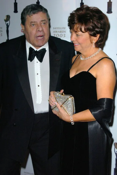 ジェリー ・ ルイスと妻サンディー — ストック写真