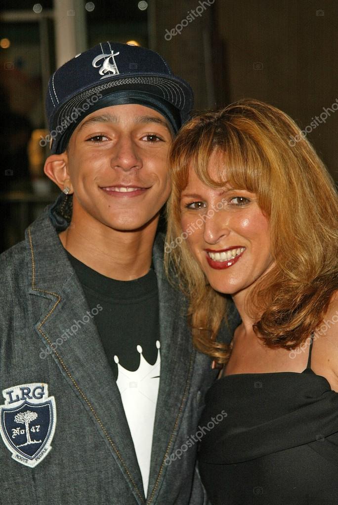 khleo thomas with mom racquel stock editorial photo s bukley