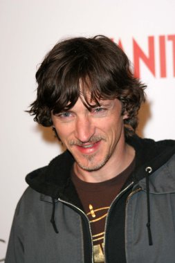 amped Vanity fair partisi